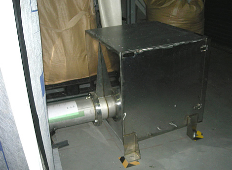 産業用消音器(ブロアー吸込み口)
